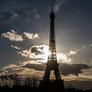 Paris  Eglise  et tour Eiffel