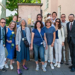 Erinnerungszeichen (EZ 84) für Clementine und Max Krämer am früheren Wohnhaus, Trautenwolfstraße 4, 13.6.2023